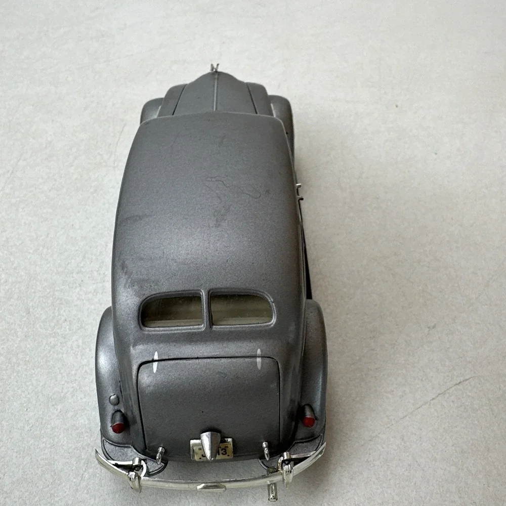 Signature Models 1936 Chrysler Airflow Silver 1:32 Scale Diecast